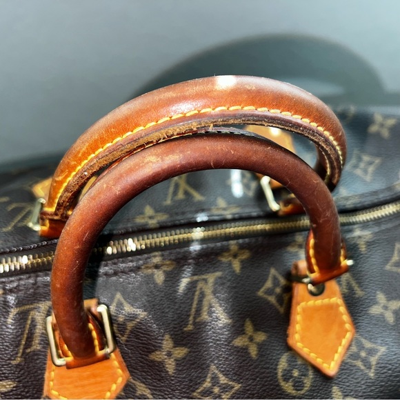 Louis Vuitton Speedy 40 Handbag - Picture 8 of 11